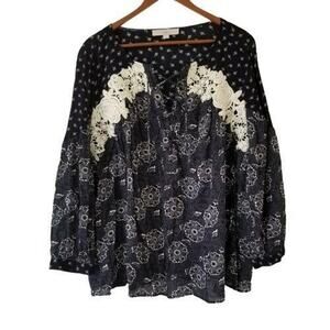 Loft Ann Taylor Boho embroidered peasant top, Tie up front. - Size M